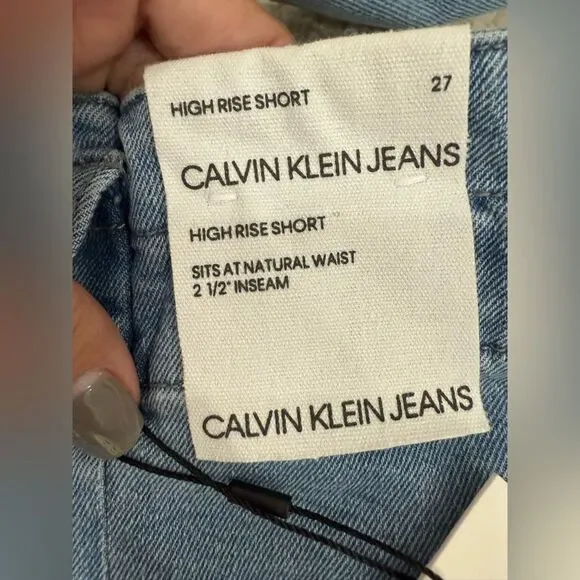 NWT Calvin Klein Jeans Women's Hi Rise Self Belted W/Raw Hem Short - Picture 4 of 6